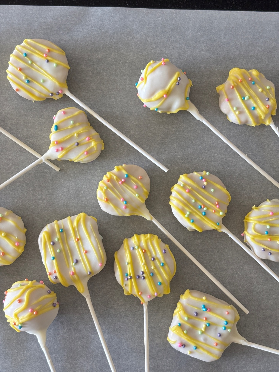 Lemon cake pops